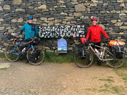 Deux lorrains font la promotion du fromage à vélo 
